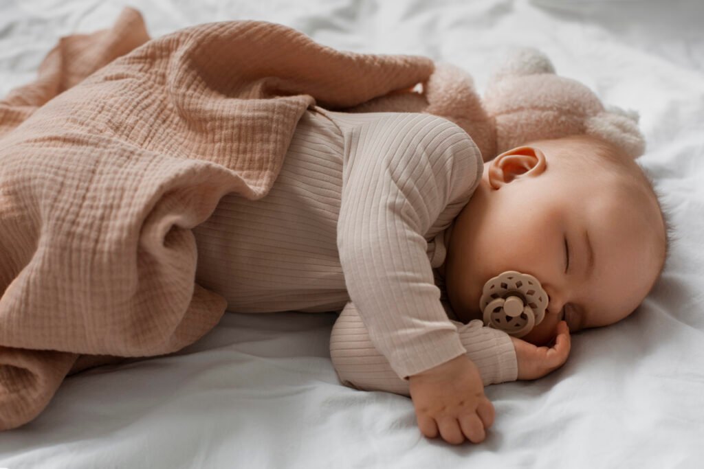 Baby sleeping calmly after personalised routine and sleep support from Lullababy SOS
